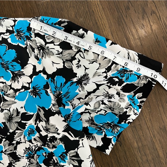 Fair Set Button Up T-Shirt - Picture 8 of 10